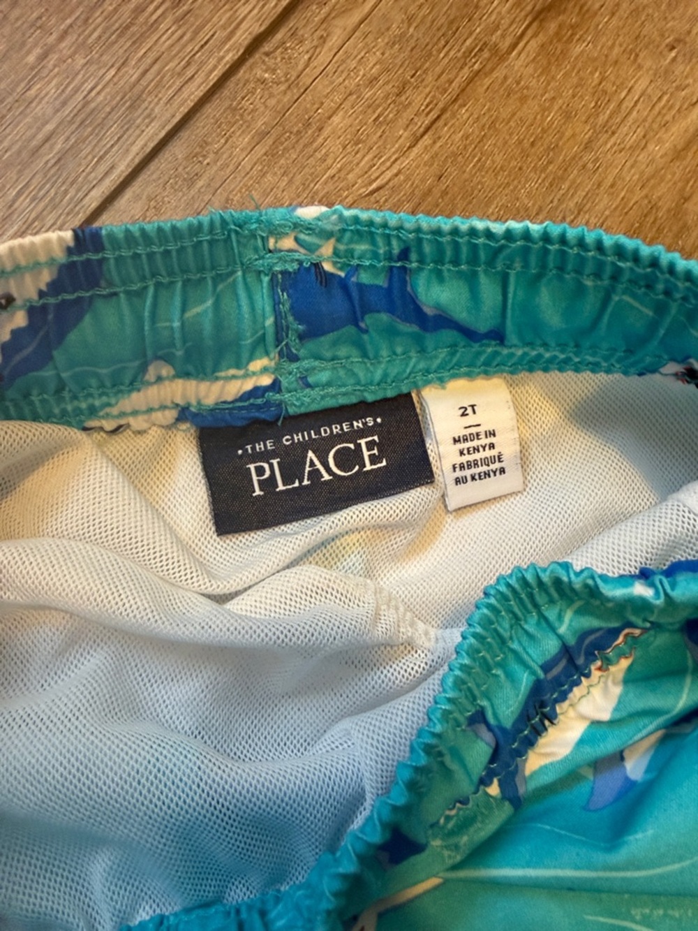 NEW! The Children’s Place Boys White & Teal Shark Rash Guard Swim Set Size 2T - Picture 5 of 9